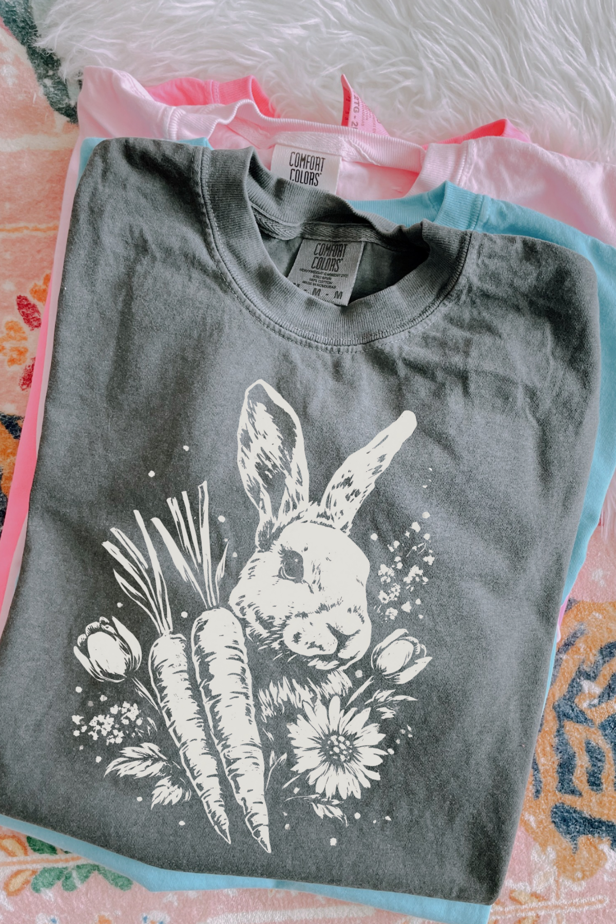 Half Tone Floral Bunny Tee: Pepper