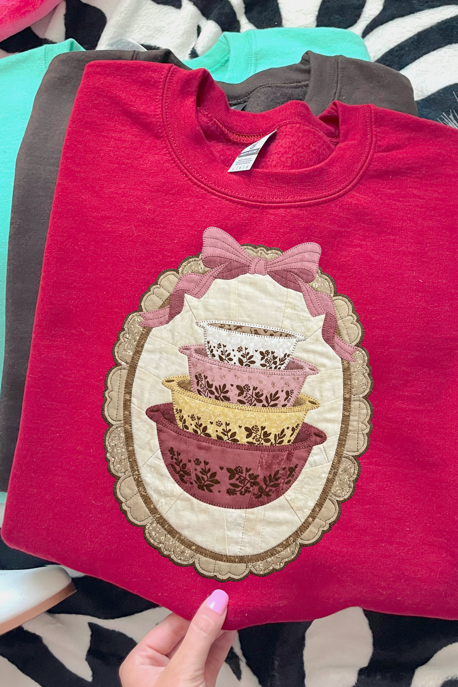 Faux Quilted Pyrex Bowls Crewneck Sweatshirt: Garnet