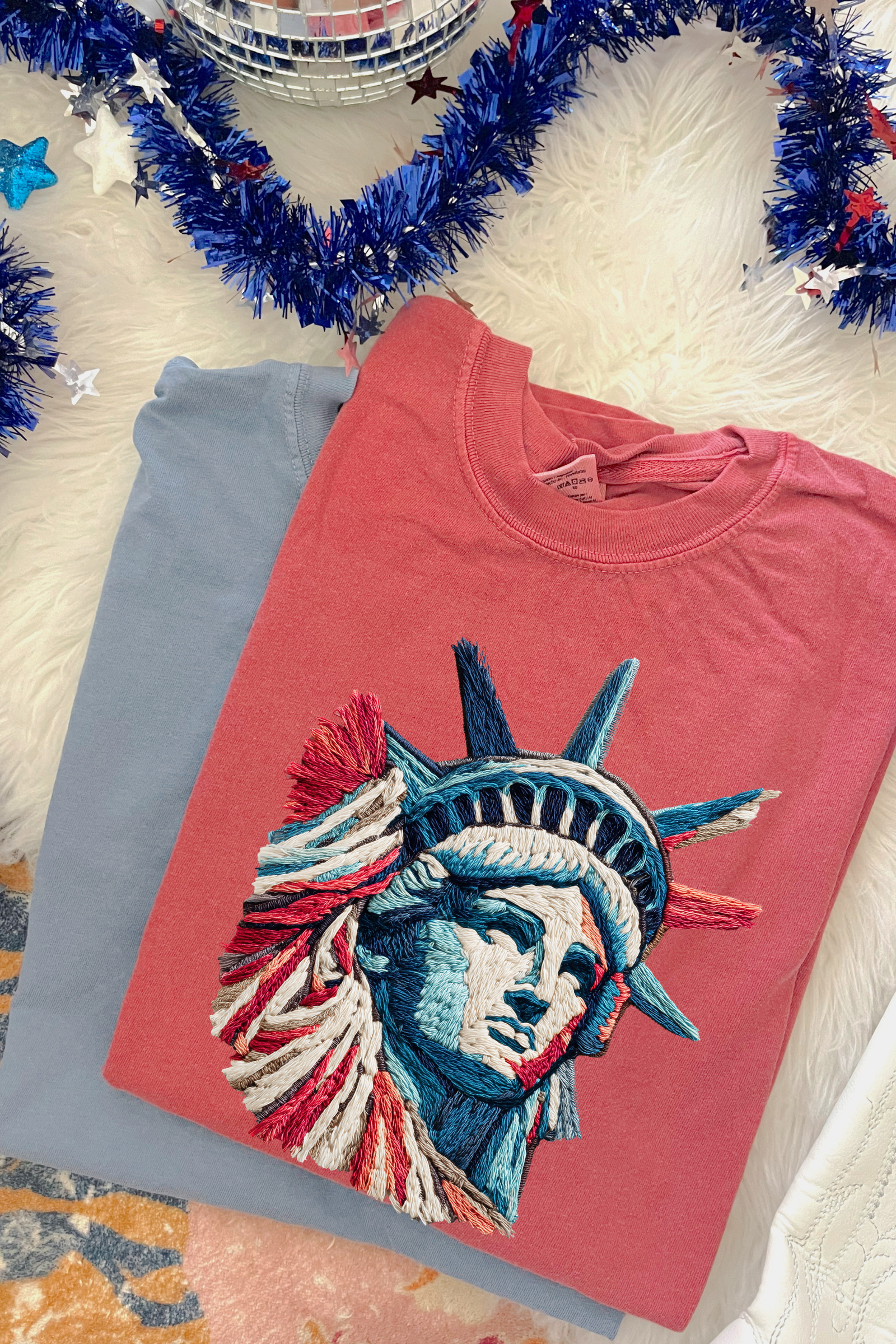 Faux Yarn Statue of Liberty Tee: Crimson