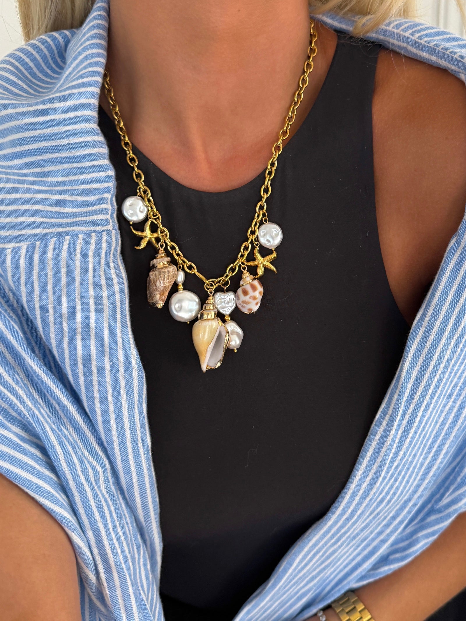 Shell Charm Necklace: Gold