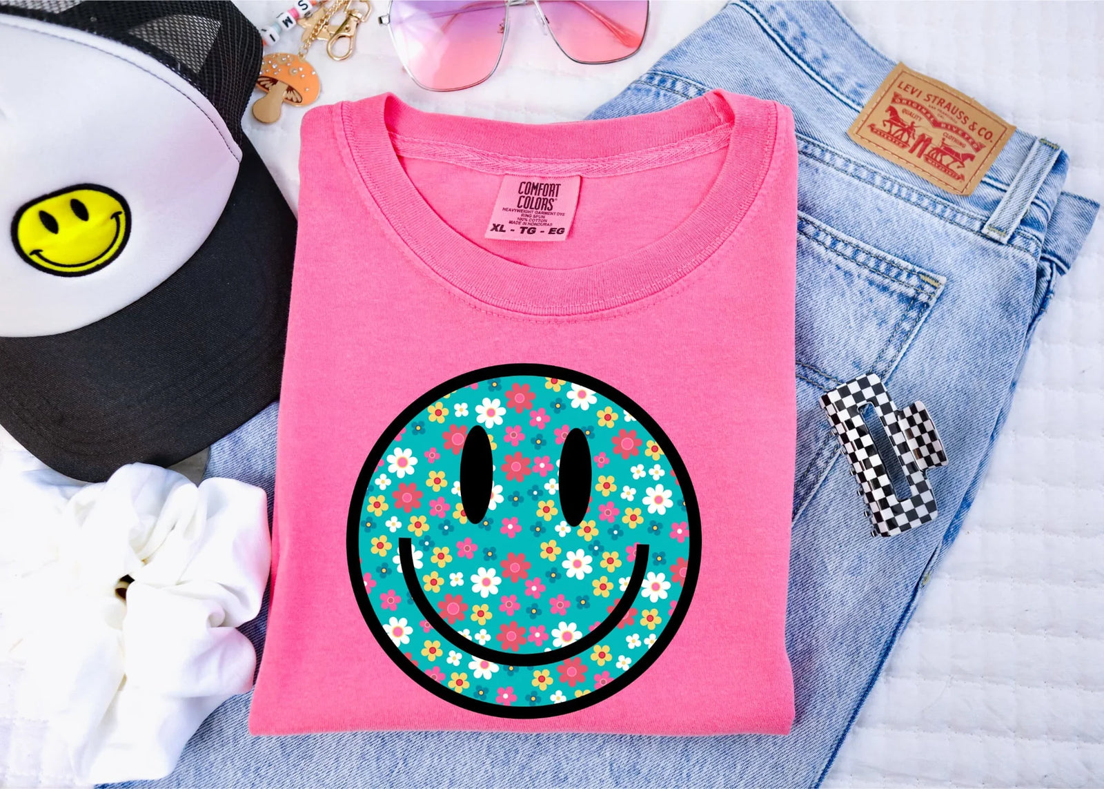 Smiley Daisy Tee: Crunchberry