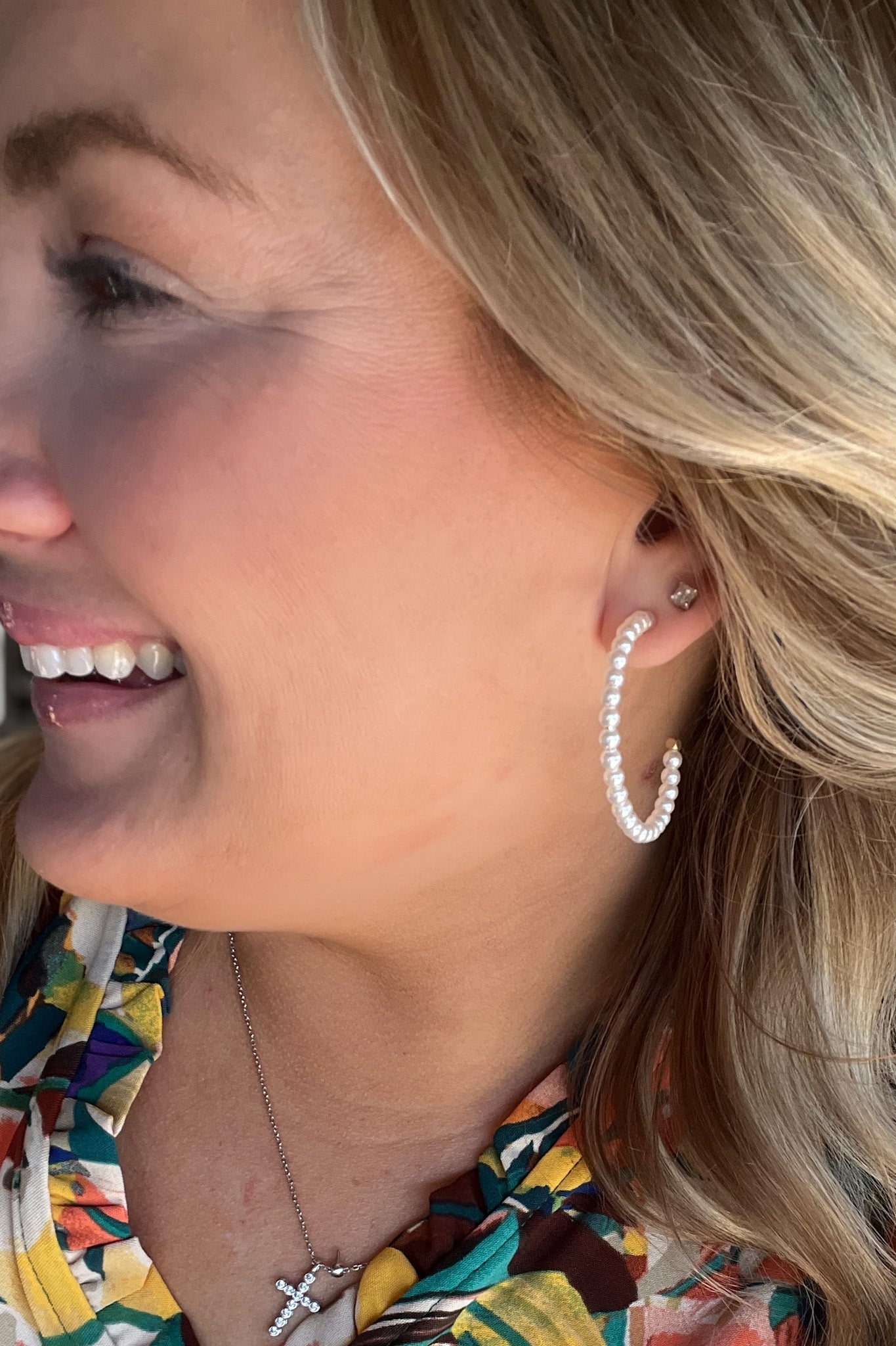 Pearl Hoop Earrings: Ivory/Gold