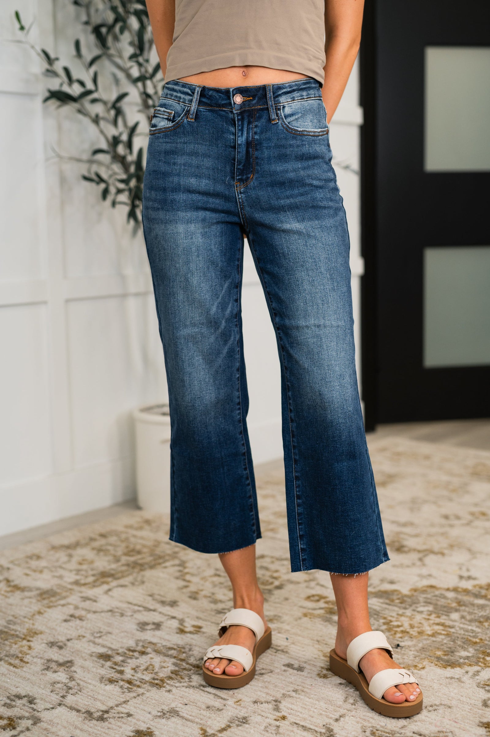 Maisie Crop Jeans: Dark Wash