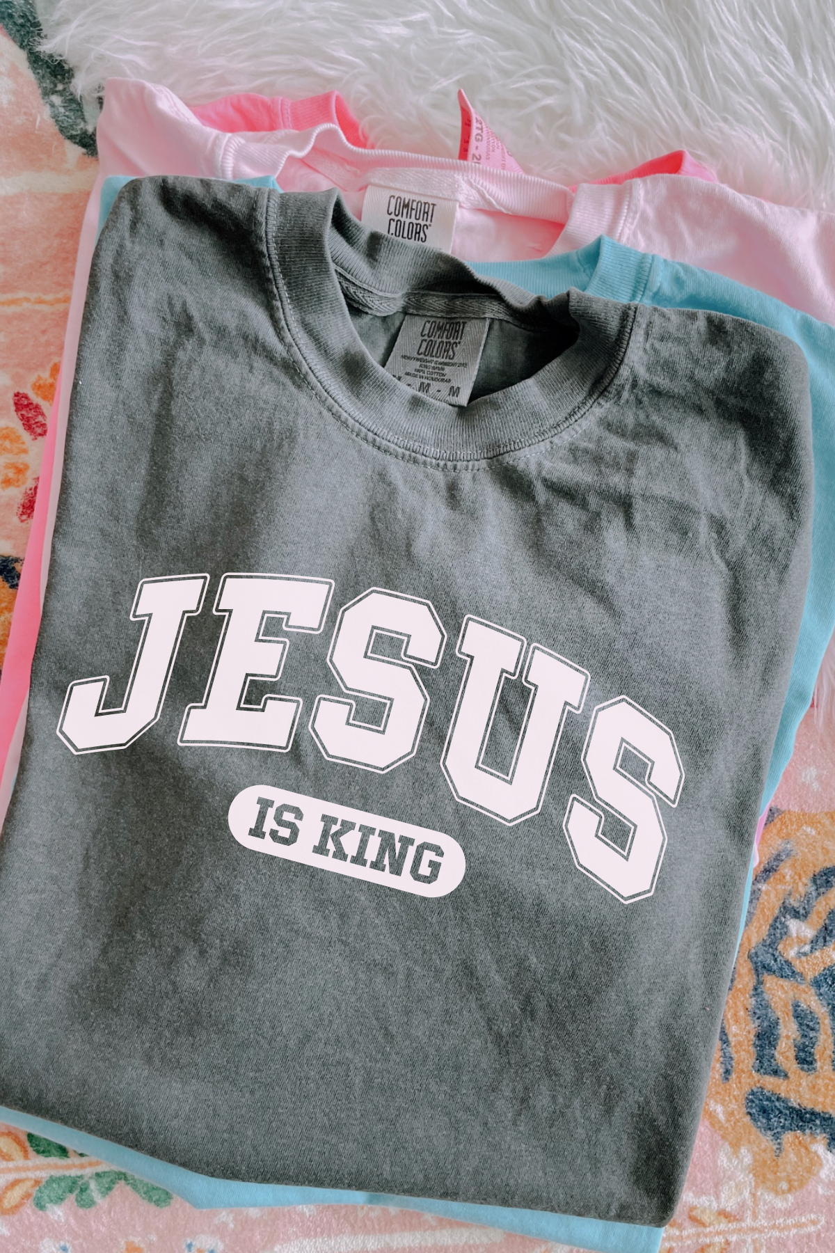 Jesus is King Tee: Pepper